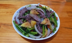 Bữa chiều có món thịt bò xào chua ngọt đảm bảo cả gia đình 