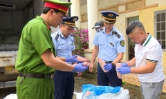 Lạng Sơn: Thu giữ gần 1 tấn chân giò lợn đông lạnh không rõ nguồn gốc, xuất xứ
