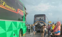 Tai nạn liên hoàn giữa 2 xe khách và ôtô con trên cao tốc Nghi Sơn - Diễn Châu