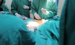 Phẫu thuật chỉnh hình cho nam sinh bị lõm ngực bẩm sinh