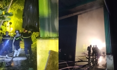 Hà Nội: Kịp thời dập tắt đám cháy nhà kho rộng hàng trăm m2 tại Đông Anh