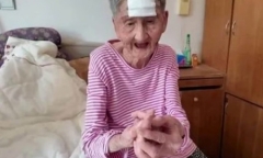 Dùng kéo cắt 
