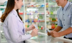 Bị vợ phát hiện ngoại tình sau khi mua thuốc tránh thai, người đàn ông kiện ngược hiệu thuốc