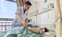 Nam sinh mất cảm giác 2 chi dưới, liệt từ ngực trở xuống vì thói quen 