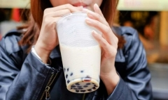 Ai không nên uống trà sữa?