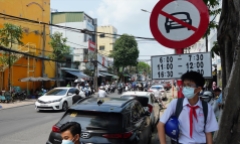Để vật che khuất biển báo giao thông bị phạt bao nhiêu?