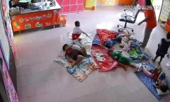 Clip: Rắn hổ mang xuất hiện trong lớp học, hành động của cô giáo gây bất ngờ