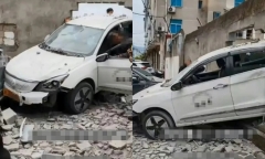 Clip: Đi thi bằng lái xe ô tô, người phụ nữ tông thủng bức tường ở trường thi