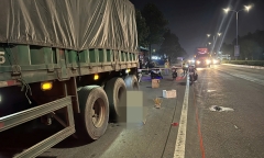 Xe container chạy lùi cán tử vong một người đi xe đạp điện ở Bình Dương