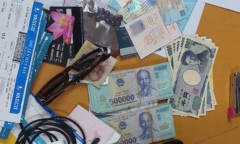 Tin nóng 24h hôm nay ngày 15/4: Rơi ví chứa hàng trăm triệu đồng, nam hành khách bất ngờ nhận lại