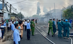 Tin nóng 24h hôm nay ngày 1/4: Cháy lớn khiến 4 căn nhà bị thiêu rụi ở An Giang
