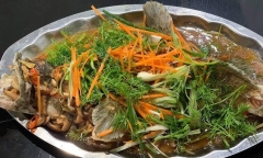 Đổi mới thực đơn cho cả nhà bằng món cá hấp xì dầu thanh đạm, dễ làm tại nhà