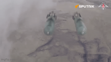 Clip tiêm kích Su-34 của Nga tấn công vị trí của quân Ukraine bằng bom nặng 500kg