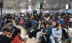 Thời tiết xấu khiến hàng trăm chuyến bay bị chậm giờ