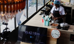Nấu ăn 100 giờ không ngừng nghỉ để phá kỷ lục Guinness thế giới