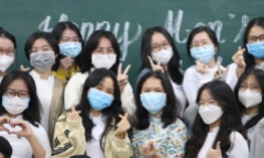 Đà Nẵng: Học sinh lớp 12 trở lại trường sau thời gian dài học trực tuyến 