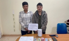 Đối tượng xả ma tuý xuống bồn cầu phi tang bất thành