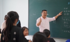 Học tiếng Trung hay tiếng Hàn dễ xin việc hơn?