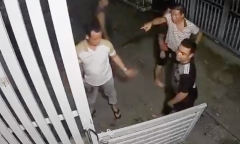 Vụ nhắc hàng xóm hát karaoke bị kéo sập cửa nhà: Âm thanh chát chúa suốt 6 giờ