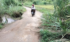 Xót xa mẹ và con gái 7 tuổi rơi xuống suối tử vong khi đi đám cưới 