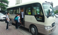 Ô tô kinh doanh chở trẻ mầm non và học sinh phải sơn màu vàng đậm từ năm 2025