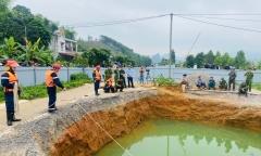Vụ xe máy lao xuống