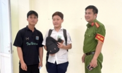 Nhặt được ví chứa đầy tiền, học sinh lớp 7 trả lại người đánh rơi