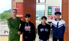 Nhặt được gần 20 triệu đồng, 3 nam sinh trả lại cho người đánh rơi