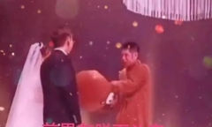 Bạn trai cũ xuất hiện tại đám cưới, hành động của cô dâu khiến dân tình xôn xao