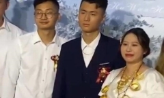 Cô dâu đeo vàng trĩu cổ, cười tươi như hoa, thái độ của chú rể gây xôn xao