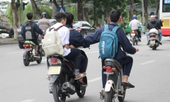 Tư vấn pháp luật: Học sinh cấp 2, cấp 3 đi xe máy bị xử phạt ra sao?