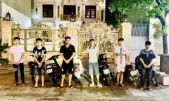 Công an hóa trang bắt nhóm học sinh THPT lạng lách, đánh võng, bốc đầu xe