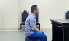 Thanh niên 9X hất văng bà lão từ nắp capo ôtô vì bị nhắc nhở về việc đỗ xe