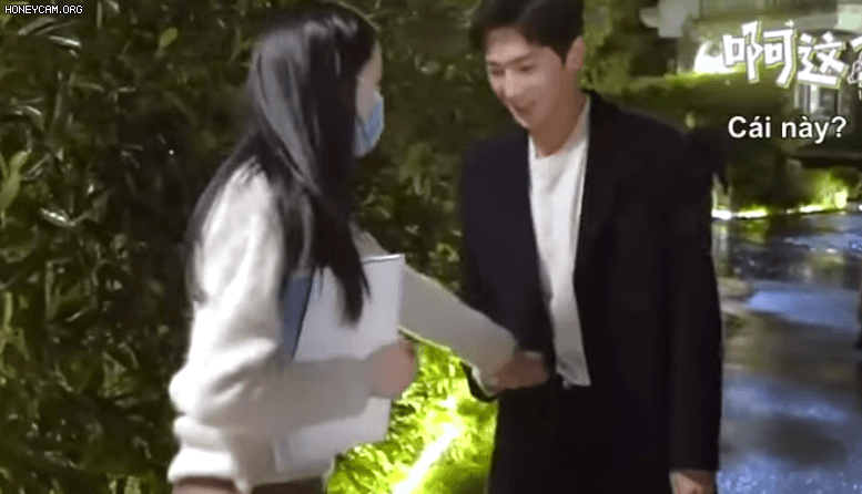 Fan phát 'sốt' vì những khoảnh khắc 'tình bể bình' của Địch Lệ Nhiệt Ba và Dương Dương trong clip hậu trường