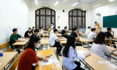Loại Tiếng Anh khỏi môn bắt buộc thi tốt nghiệp THPT: Lợi hay hại?