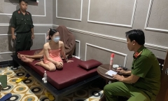 Bắt quả tang nhiều nữ nhân viên kích dục cho khách trong cơ sở massage Thượng Hải