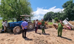 Bị cuốn vào gầm máy cày, bé trai 6 tuổi tử vong thương tâm
