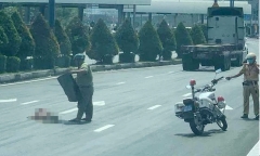 Tai nạn giữa xe đầu kéo và xe đạp, một người tử vong thương tâm