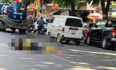 Hà Nội: Va chạm giữa xe bus và xe máy, một nam shipper tử vong thương tâm
