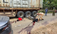 Va chạm với xe đầu kéo, 2 nam sinh ở Hòa Bình tử vong thương tâm
