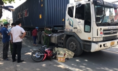 Ngã ra đường, tài xế xe ôm công nghệ bị container cán tử vong thương tâm