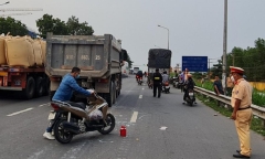 Trên đường chở mẹ đi khám bệnh, người phụ nữ bị xe ben cán tử vong thương tâm