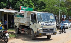 Người khuyết tật bán vé số bị xe ben lùi cán tử vong thương tâm