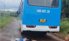 Va chạm với ô tô khách, một học sinh lớp 8 tử vong thương tâm