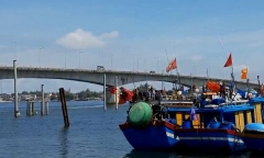 Phát hiện thi thể mẹ ôm con tự tử cầu Cửa Việt sau 3 ngày mất tích