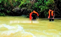 Đắk Lắk: Xe chở khách du lịch lao xuống sông Sêrêpốk, tài xế mất tích