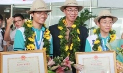  17 tuổi đạt điểm tuyệt đối Olympic quốc tế, 