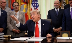 Tổng thống Mỹ Donald Trump hủy kế hoạch không kích Iran, có tuyên bố gây chú ý