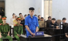 Mâu thuẫn nhỏ với bạn chơi thân, nam thanh niên đâm bạn tử vong lĩnh án