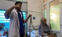  Cụ bà 99 tuổi sở hữu búi tóc độc lạ dài gần 4m, nuôi suốt 90 năm 